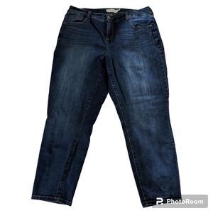 Torrid Stretch Tapered Jeans Medium Wash Women's size 18  Excellent Condition